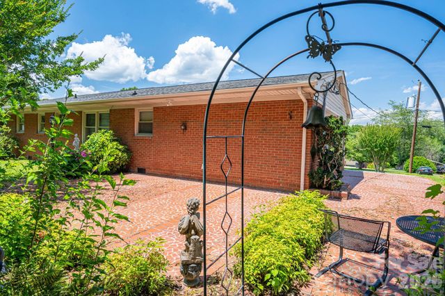 13 Spruce Pine Drive, Belmont, NC 28012