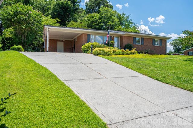 13 Spruce Pine Drive, Belmont, NC 28012