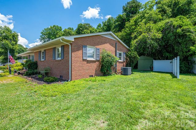 13 Spruce Pine Drive, Belmont, NC 28012