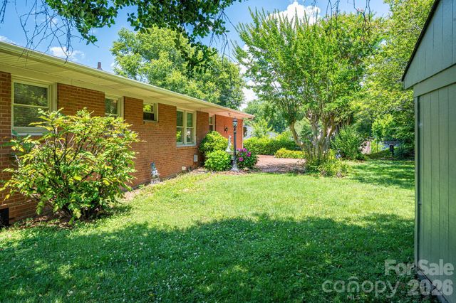 13 Spruce Pine Drive, Belmont, NC 28012