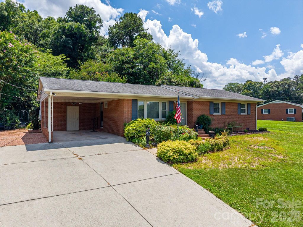 13 Spruce Pine Drive, Belmont, NC 28012
