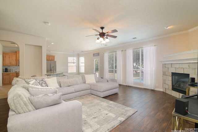 8918 Cordes, Helotes, TX 78023