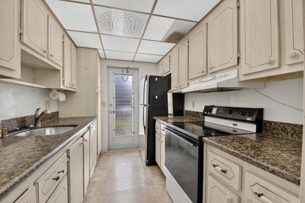 Image 15 of property listing at 3100 S Ocean Boulevard 102, Highland Beach, FL 33487