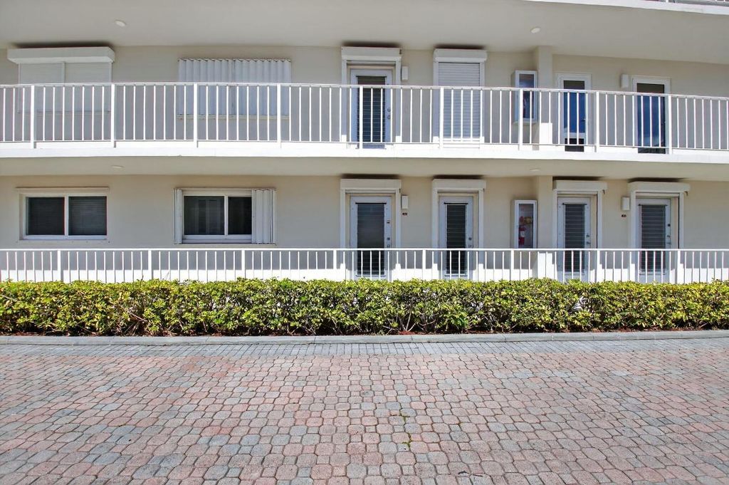 Image 4 of property listing at 3100 S Ocean Boulevard 102, Highland Beach, FL 33487