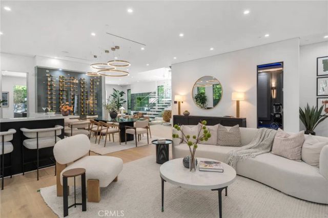 15231 Greenleaf Street, Sherman Oaks, CA 91403