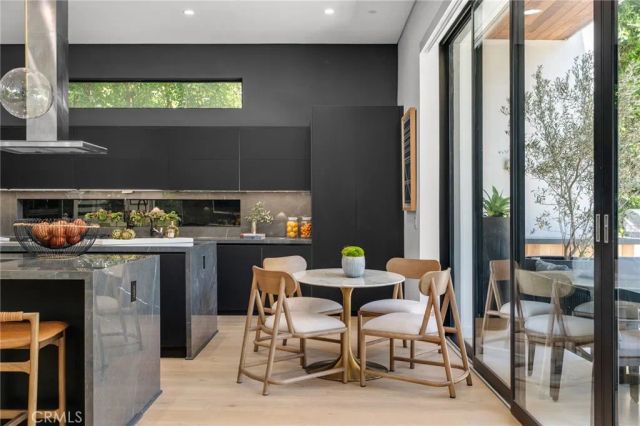 15231 Greenleaf Street, Sherman Oaks, CA 91403