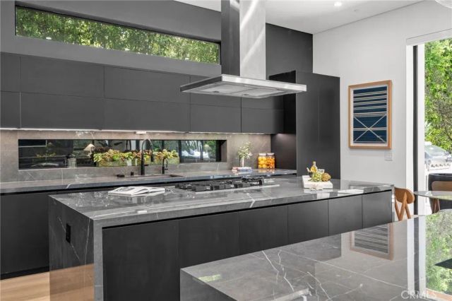 15231 Greenleaf Street, Sherman Oaks, CA 91403