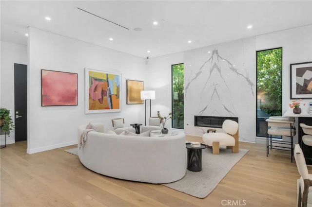 15231 Greenleaf Street, Sherman Oaks, CA 91403