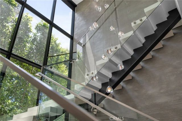 15231 Greenleaf Street, Sherman Oaks, CA 91403