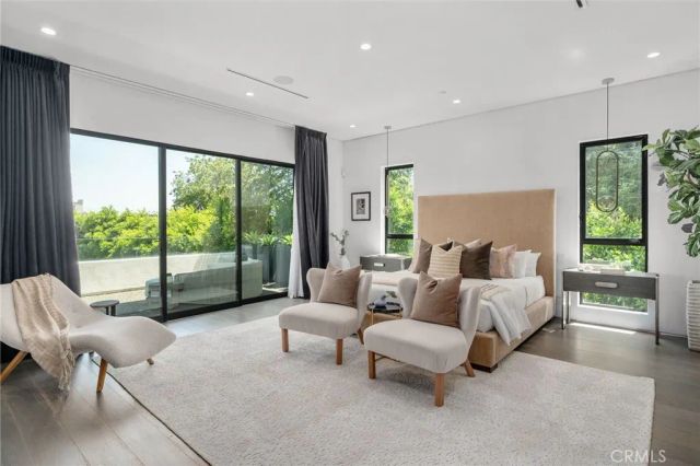 15231 Greenleaf Street, Sherman Oaks, CA 91403