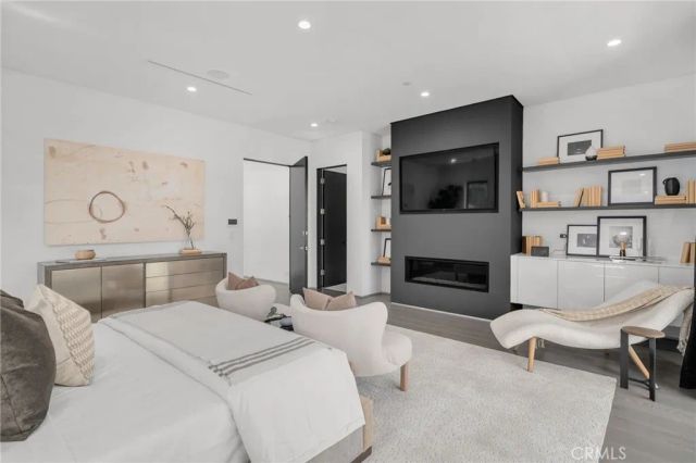 15231 Greenleaf Street, Sherman Oaks, CA 91403