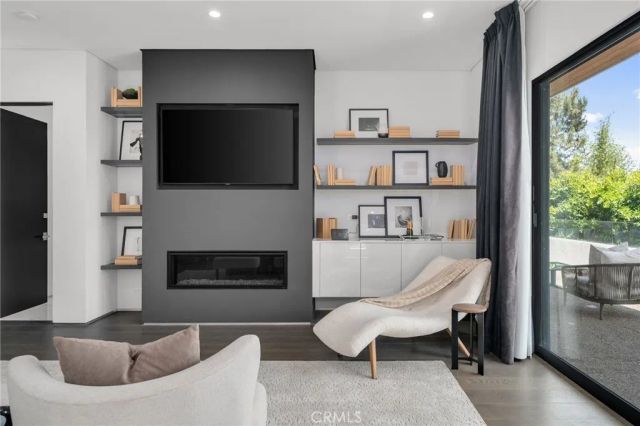 15231 Greenleaf Street, Sherman Oaks, CA 91403