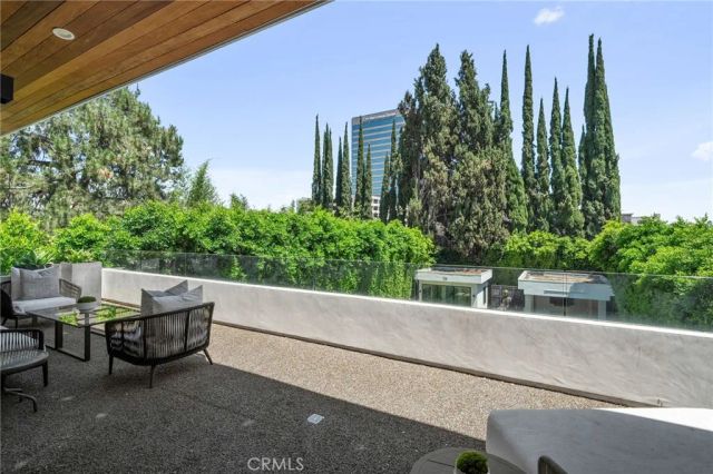 15231 Greenleaf Street, Sherman Oaks, CA 91403