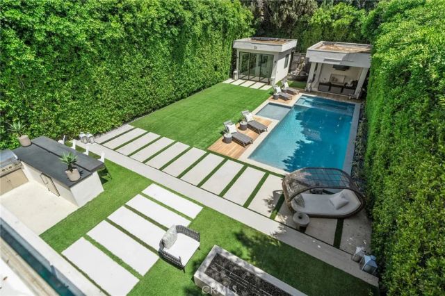 15231 Greenleaf Street, Sherman Oaks, CA 91403