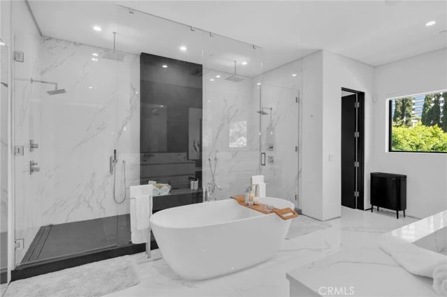 15231 Greenleaf Street, Sherman Oaks, CA 91403