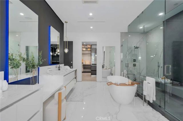 15231 Greenleaf Street, Sherman Oaks, CA 91403