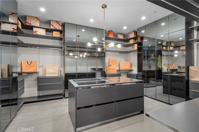 15231 Greenleaf Street, Sherman Oaks, CA 91403