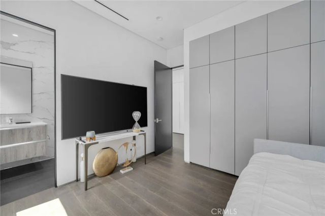 15231 Greenleaf Street, Sherman Oaks, CA 91403