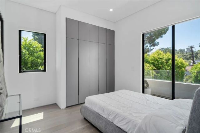 15231 Greenleaf Street, Sherman Oaks, CA 91403