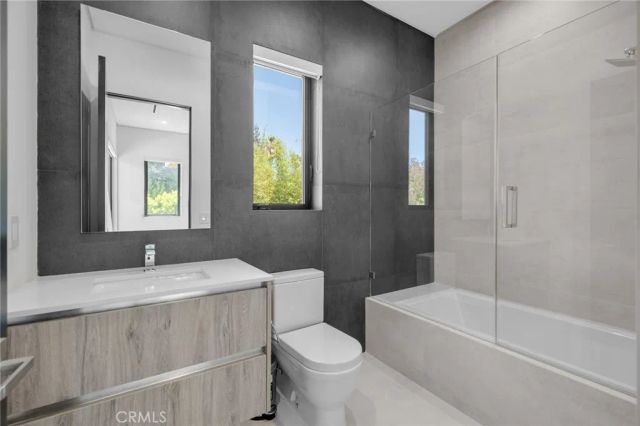 15231 Greenleaf Street, Sherman Oaks, CA 91403