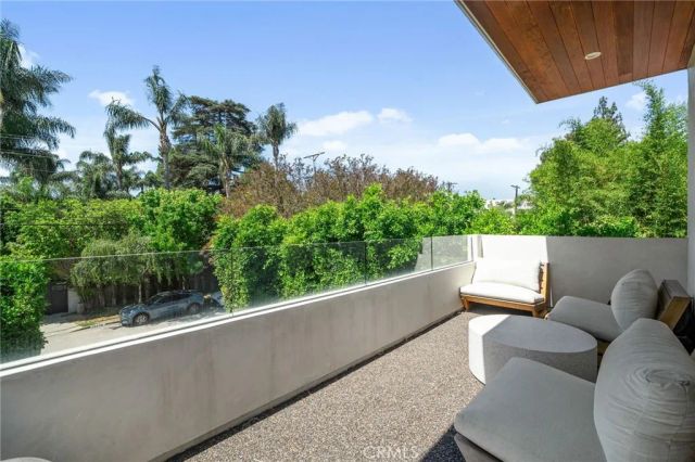 15231 Greenleaf Street, Sherman Oaks, CA 91403