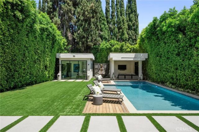 15231 Greenleaf Street, Sherman Oaks, CA 91403