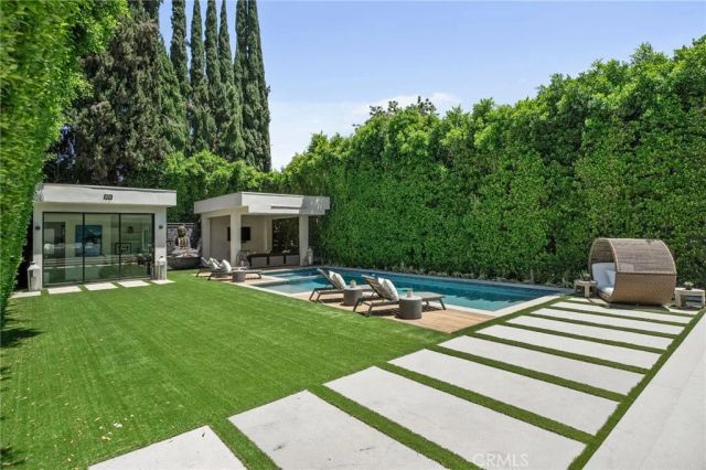 15231 Greenleaf Street, Sherman Oaks, CA 91403