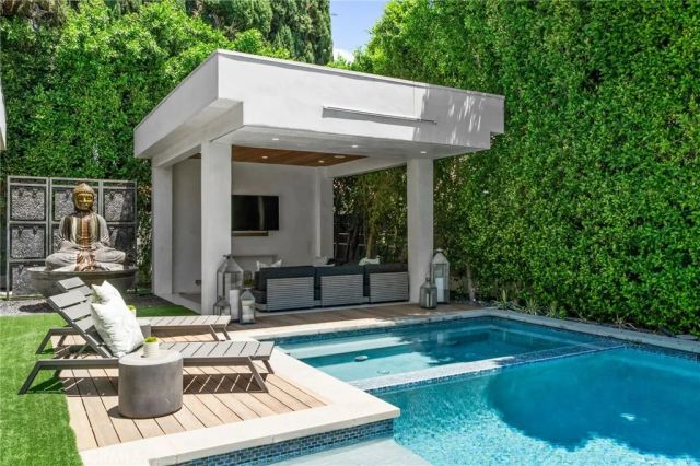 15231 Greenleaf Street, Sherman Oaks, CA 91403