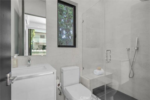 15231 Greenleaf Street, Sherman Oaks, CA 91403