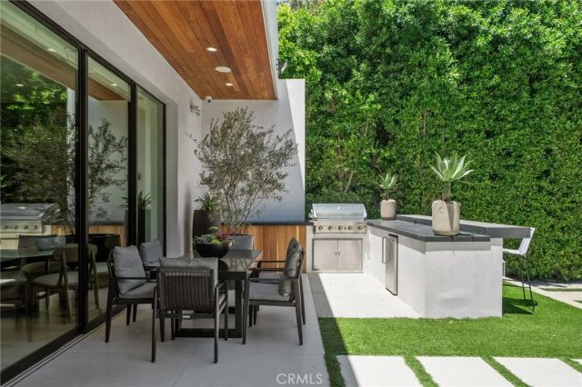 15231 Greenleaf Street, Sherman Oaks, CA 91403