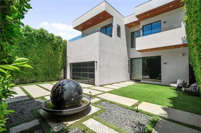 15231 Greenleaf Street, Sherman Oaks, CA 91403