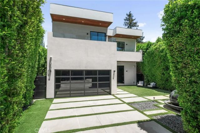 15231 Greenleaf Street, Sherman Oaks, CA 91403