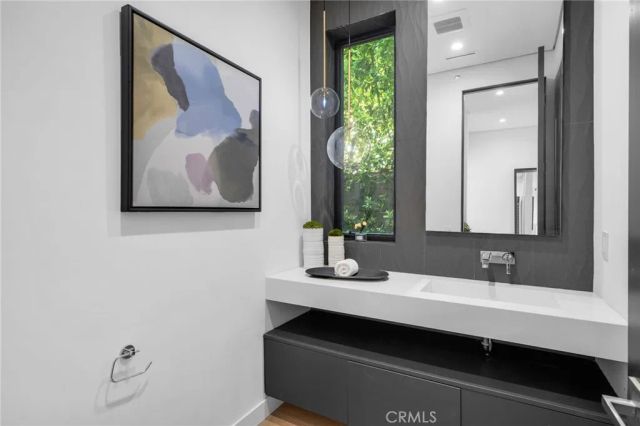 15231 Greenleaf Street, Sherman Oaks, CA 91403