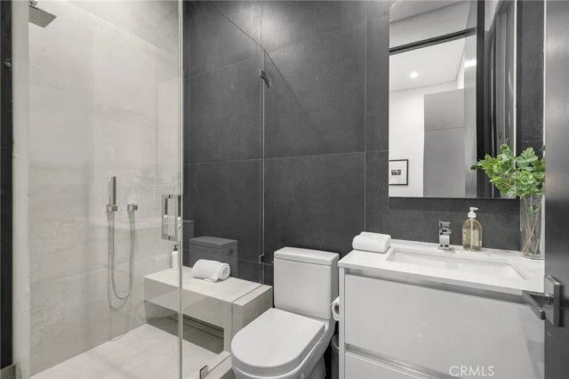 15231 Greenleaf Street, Sherman Oaks, CA 91403