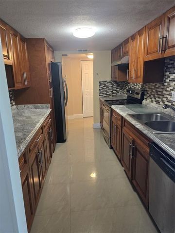 7051 Environ Boulevard, Lauderhill, FL 33319