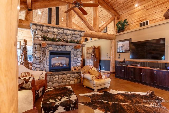 21800 Carringer, Mountain Home, ID 83647
