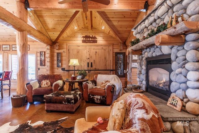21800 Carringer, Mountain Home, ID 83647