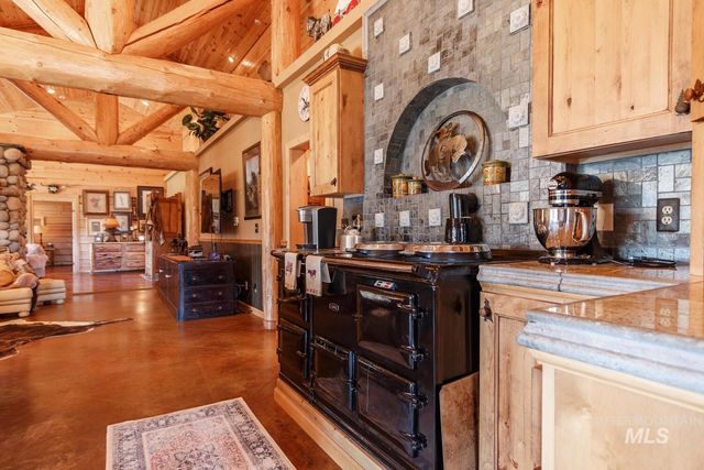 21800 Carringer, Mountain Home, ID 83647