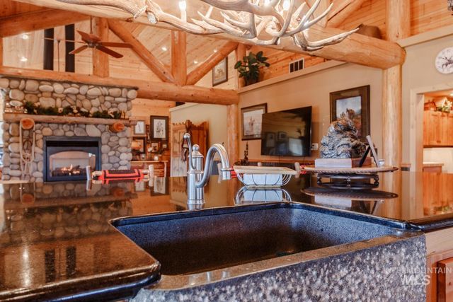 21800 Carringer, Mountain Home, ID 83647