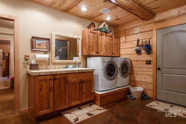 21800 Carringer, Mountain Home, ID 83647