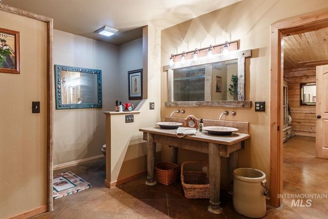 21800 Carringer, Mountain Home, ID 83647