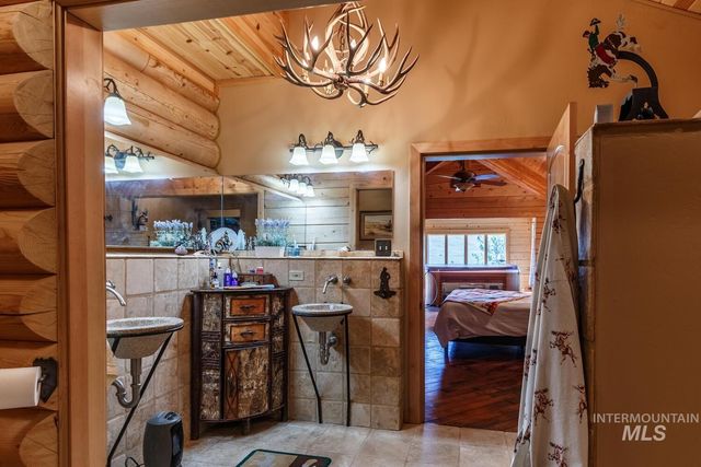 21800 Carringer, Mountain Home, ID 83647