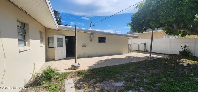 407 4th Street N, Cocoa Beach, FL 32931