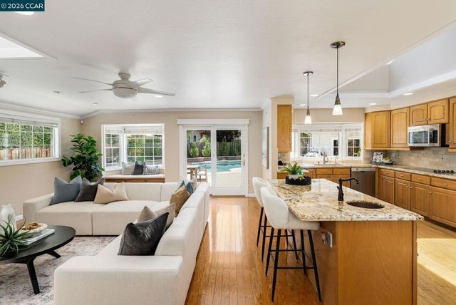 3074 Santa Maria Ct, Concord, CA 94518