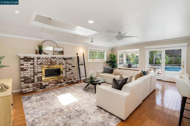 3074 Santa Maria Ct, Concord, CA 94518