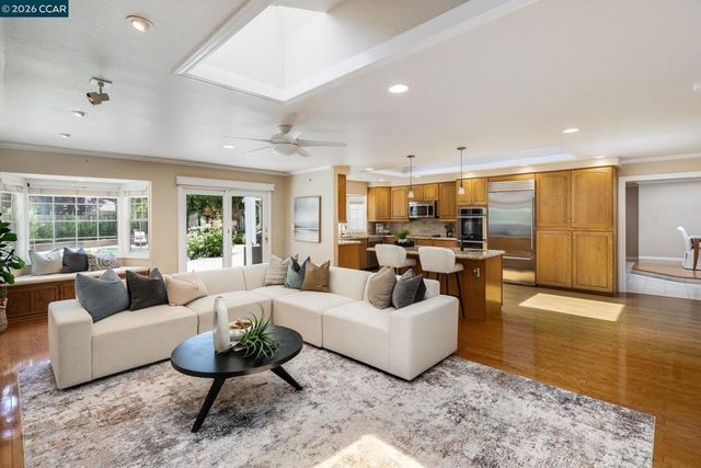 3074 Santa Maria Ct, Concord, CA 94518