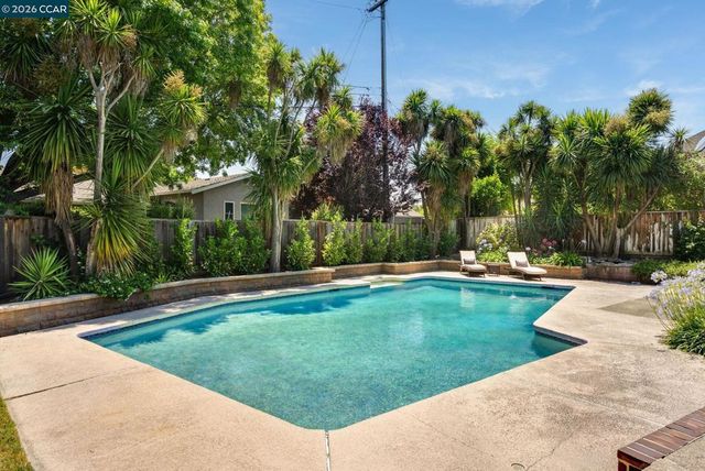 3074 Santa Maria Ct, Concord, CA 94518