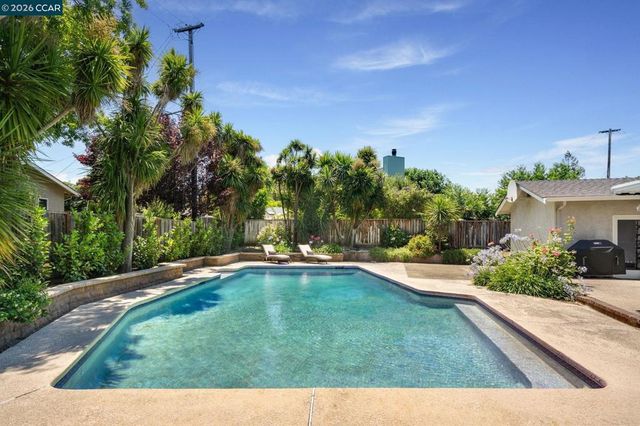 3074 Santa Maria Ct, Concord, CA 94518