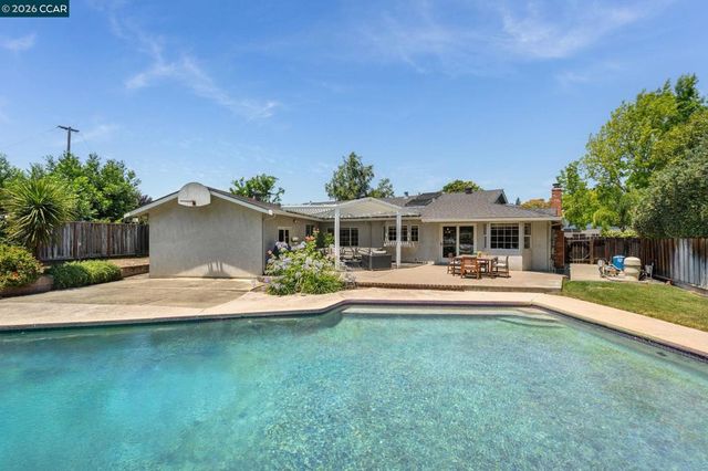 3074 Santa Maria Ct, Concord, CA 94518
