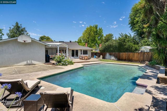3074 Santa Maria Ct, Concord, CA 94518